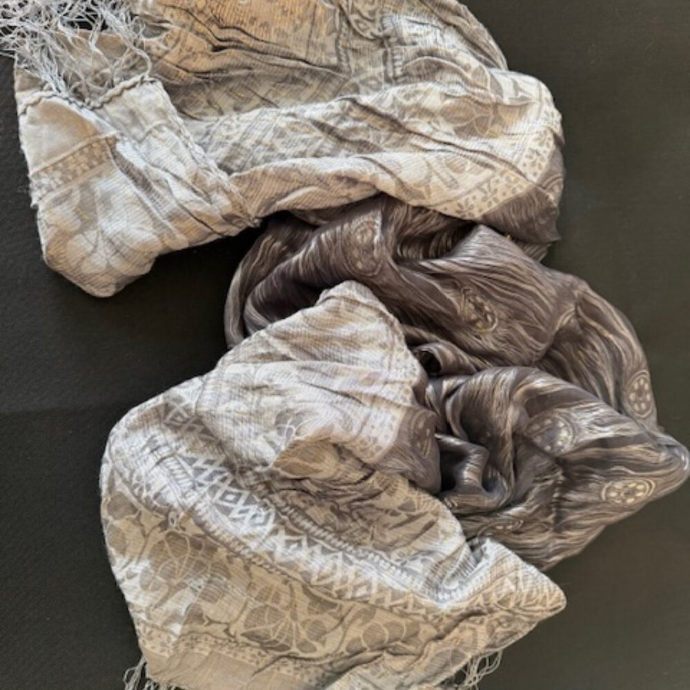 Silver/Grey Patterned Egyptian Shiny Scarf